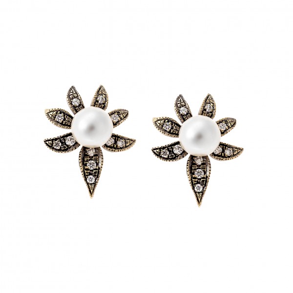 18ct yellow gold earrings with diamonds and pearls