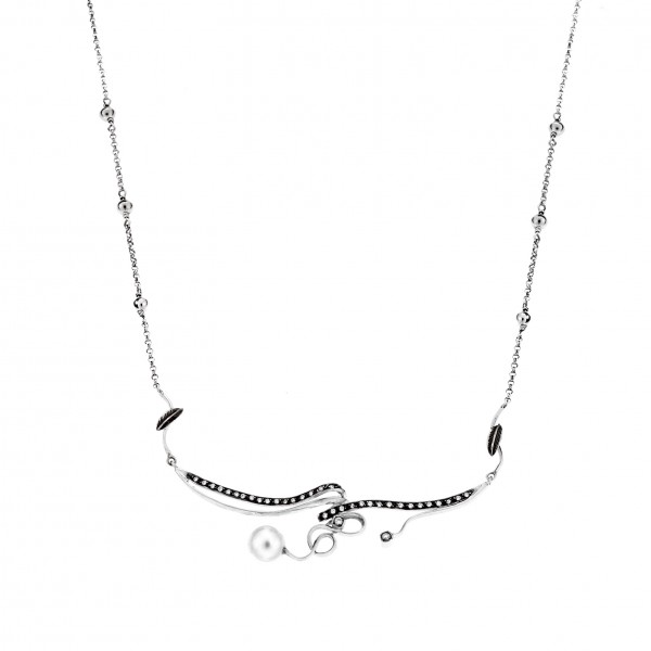 Necklace in 18 carats white gold with diamonds and pearls