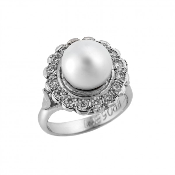 Ring white gold 18carats with Pearl and Diamonds 0.68ct