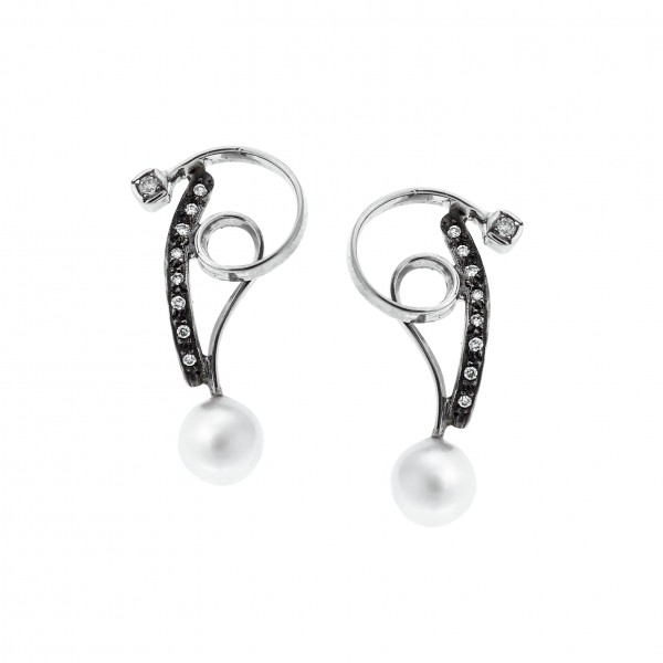 18ct white gold earrings with diamonds and pearls
